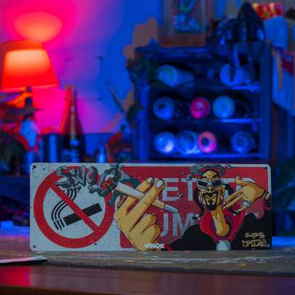 Snoop Dogg no smoking sign