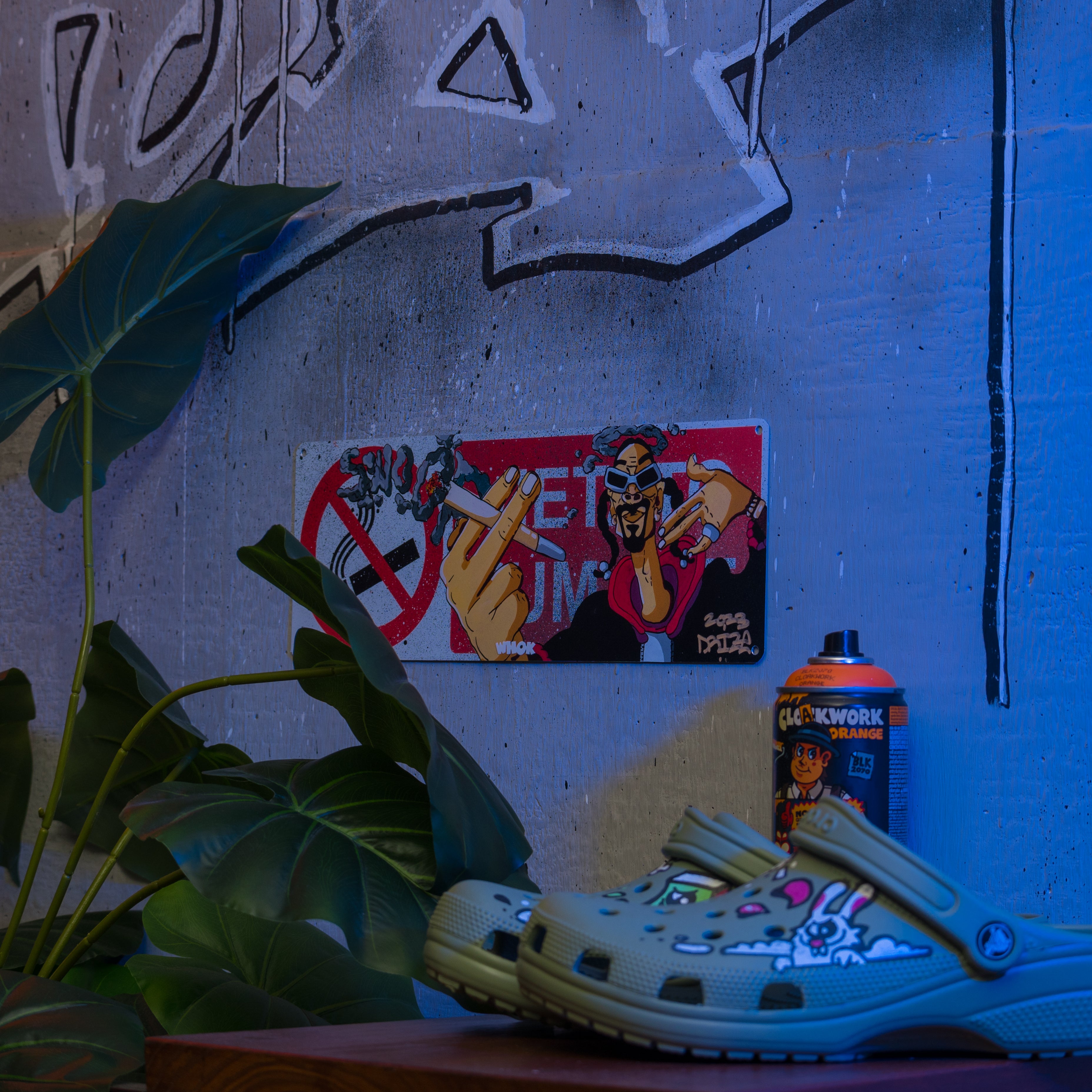 Snoop Dogg no smoking sign