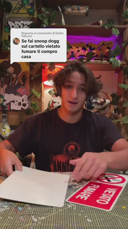 Snoop Dogg no smoking sign